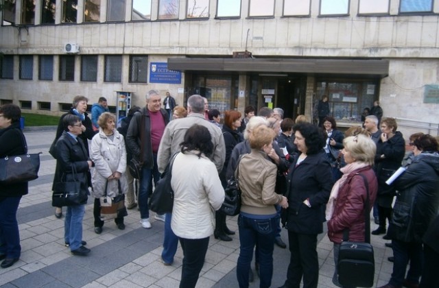 Протестите на лекарите в Плевен продължават с двучасови прекъсвания