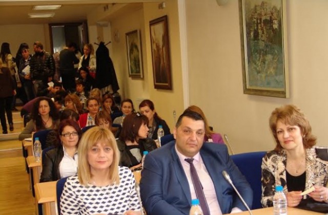 Зам. областният управител присъства на дискусия за деинституционализацията