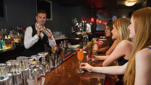 Ресторантьори разреждали алкохола за да не се напиват клиентите