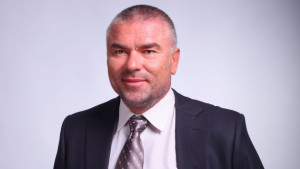 Марешки събира още месец подписи за референдума