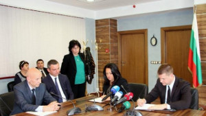 Обновяват водопроводната мрежа в кв Три чучура север