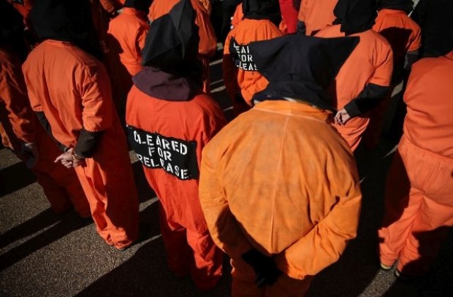 Пентагонът изпраща дузина затворници от Гуантанамо в други страни