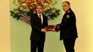 Президентът връчи нови пагони на началника на Военноморското училище