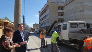 Започна асфалтиране на уличните дупки в Севлиево