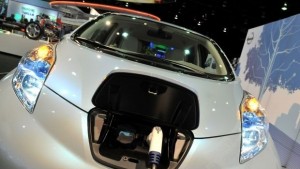 Държавните служители с електромобили на работа