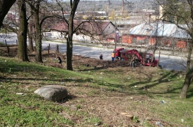 Тонове боклуци при пролетно почистване в Дупница