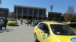 100 пловдивски таксита излязоха на протест