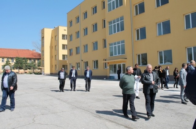 Санираха сгради за бежанци в Харманли с чешки пари