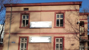 Двуетажна сграда в супер центъра на Хасково продава НАП