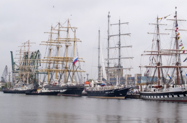 Вдигат сватби на ветроходите от регатата Tall Ships
