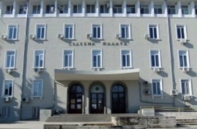 Трима остават в ареста заради кражба от купе в бързия влак София-Бургас