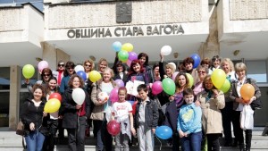 Наградиха участници от конкурса в подкрепа на деца аутисти в