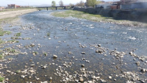 Нарушиха дебита на вода в река Въча край Кричим