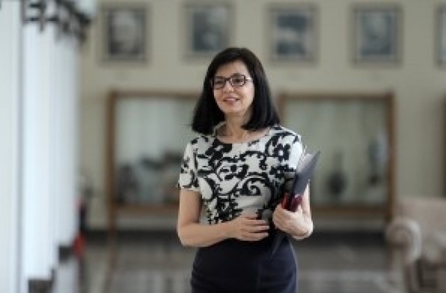 Меглена Кунева: Ако има агресия на улицата, няма как училището да е изолиран остров