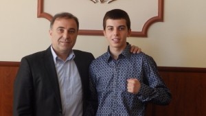 Подаръци даде кмет на вицешампион по муай тай