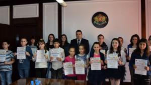 Деветнадесет ученици бяха отличени в конкурс посветен на щастието