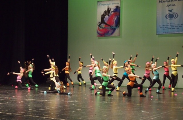 Куп награди в Танцуваща река