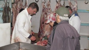 Инспектори в магазините следят агнешко яйца бои