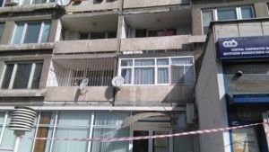 Бетон се срути над Ритуалната зала в Бургас