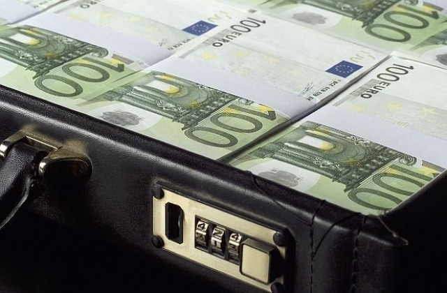 Дете намери 54 000 евро и ги върна на собственика им