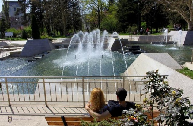 Великотърновци отново се радват на светещите фонтани в парк „Марно поле”