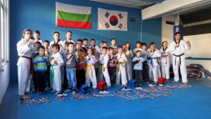 13 медала завоюваха таекуондистите на Инвикта от Международния турнир София