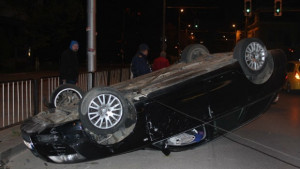 Пияна шофьорка паркира по таван в центъра на Казанлък