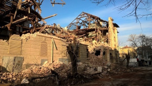 Брънековата къща в Ямбол се руши