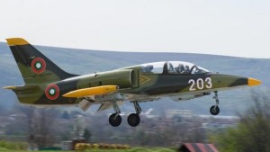 Първи самостоятелни полети извършиха млади пилоти със самолет L39 ZA