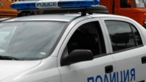 Искат арест за мъжа нападнал с брадва полицаи