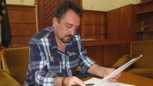 Председателят на ОбС временно спира приемните си през април