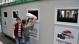 Нови мобилни центрове за отпадъци в три комплекса
