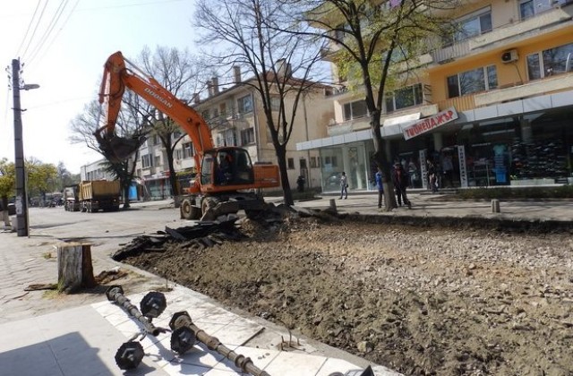 Ремонтът на главната улица в Нова Загора продължава