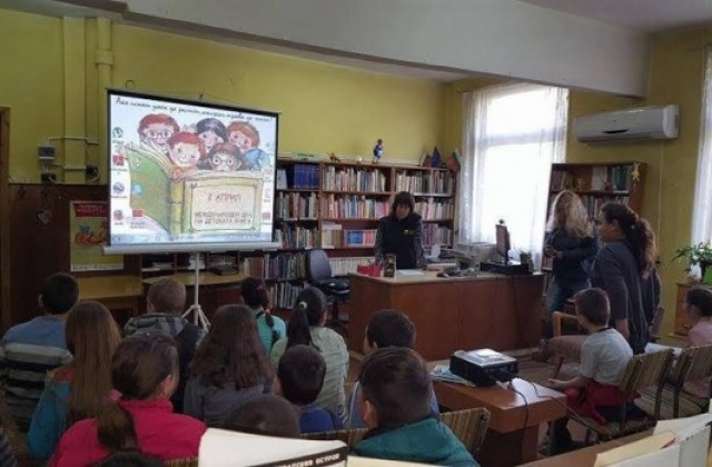 Кметът на Павликени гостува на празник на детската книга