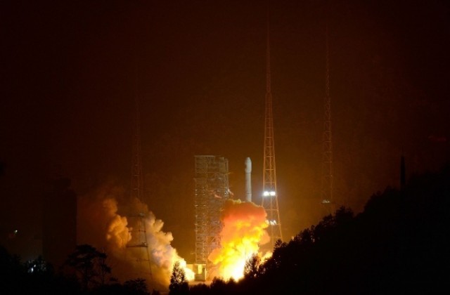 Китай изстреля спътник да изследва Космоса