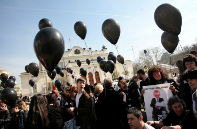 Калфин ще преразгледа парите за децата с увреждания