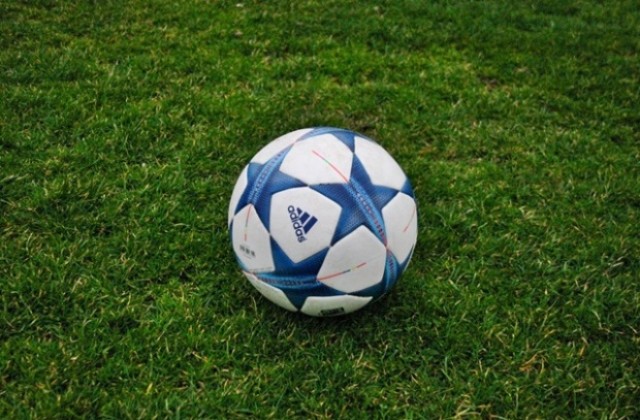 „Морето“ вкара 6 на „Чавдар“ Етрополе при 17-годишните