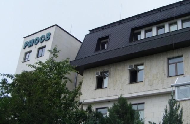 РИОСВ – В. Търново стартира инициативи по случай Деня на Земята, облагородявайки двора си