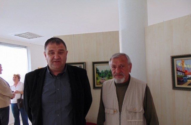 Кметът на Сапарева баня уважи откриването на изложбата на художника Иван Пенев