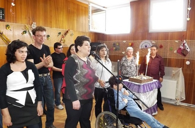 „Подай ръка“ стана на 4 години