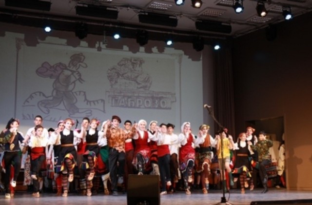 За ансамбъл Габровче аплаузите продължават