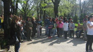 Засадиха храсти и дървета в Градската градина в Дупница