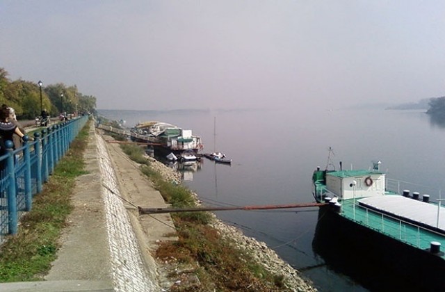 Хвърлят венци в р. Дунав за жертвите на Холокоста