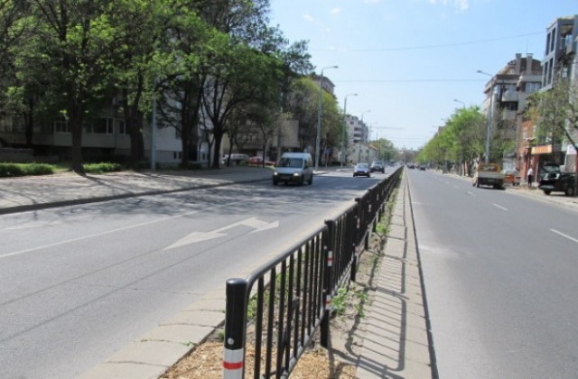 Нова маркировка и мантинели по булевардите в Пловдив