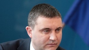 Каква е прогнозата на финансовото министерство за следващите три години