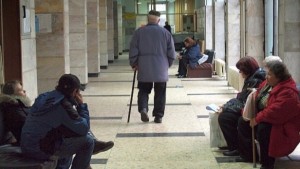 Без софтуер Болни чакат на опашки лекарите пишат на ръка
