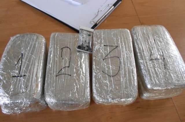 Искат задържане под стража за пренасяне на 4,7 кг хероин