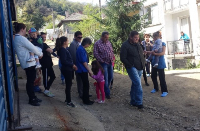 Зам.- кметът Крум Милев се срещна с жителите на ул. Райна княгиня заради проблемите в района
