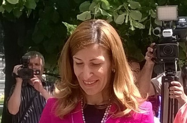 Министър Ангелкова: Над 100 хил. туристи са посетили Карлово през миналата година