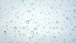 Китайски учени искат да правят енергия от дъждовните капки